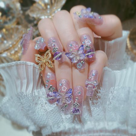 Purple flashing 3D butterfly